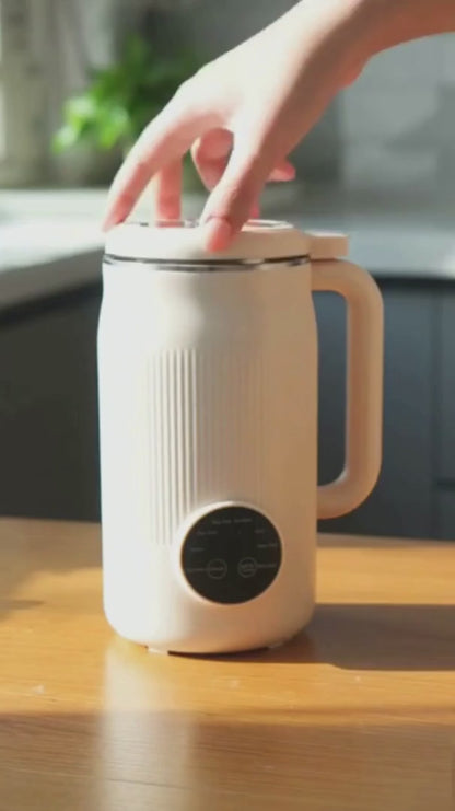 VitaMixia - Transformez 30 centimes d'amandes en 1L de lait onctueux. En 3 minutes.